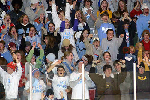 022406huskyfans.jpg (33661 bytes)