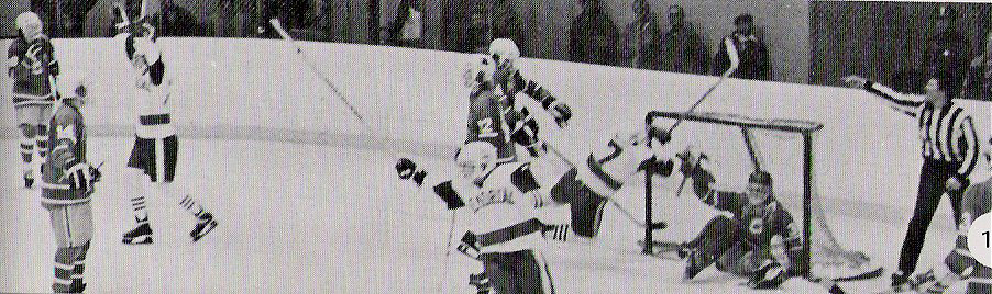 121579larsonjimgoal.jpg (105422 bytes)