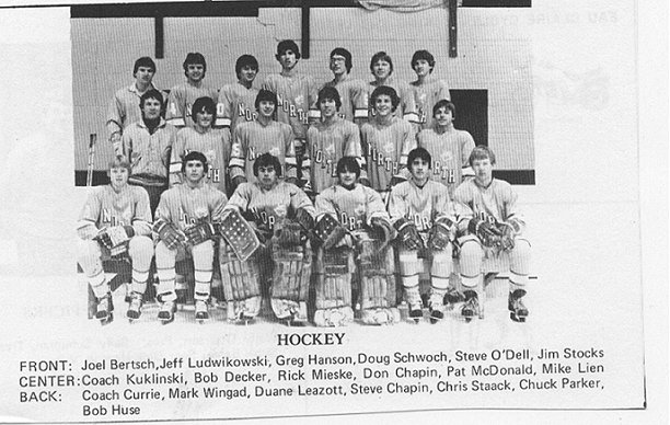 8283huskies.jpg (70239 bytes)