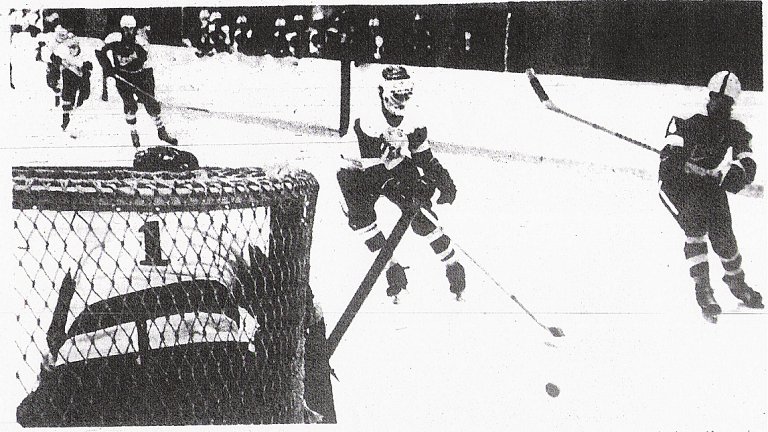 schmitgoal.jpg (99592 bytes)